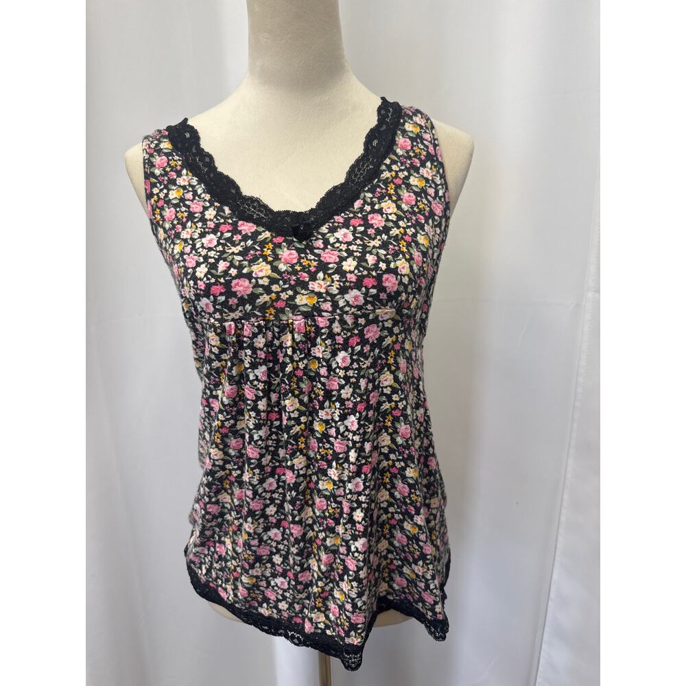 Floral PJ Set 
Size L 
top: pit to pit 17 Length 24 
Shorts: waist 14 length 10